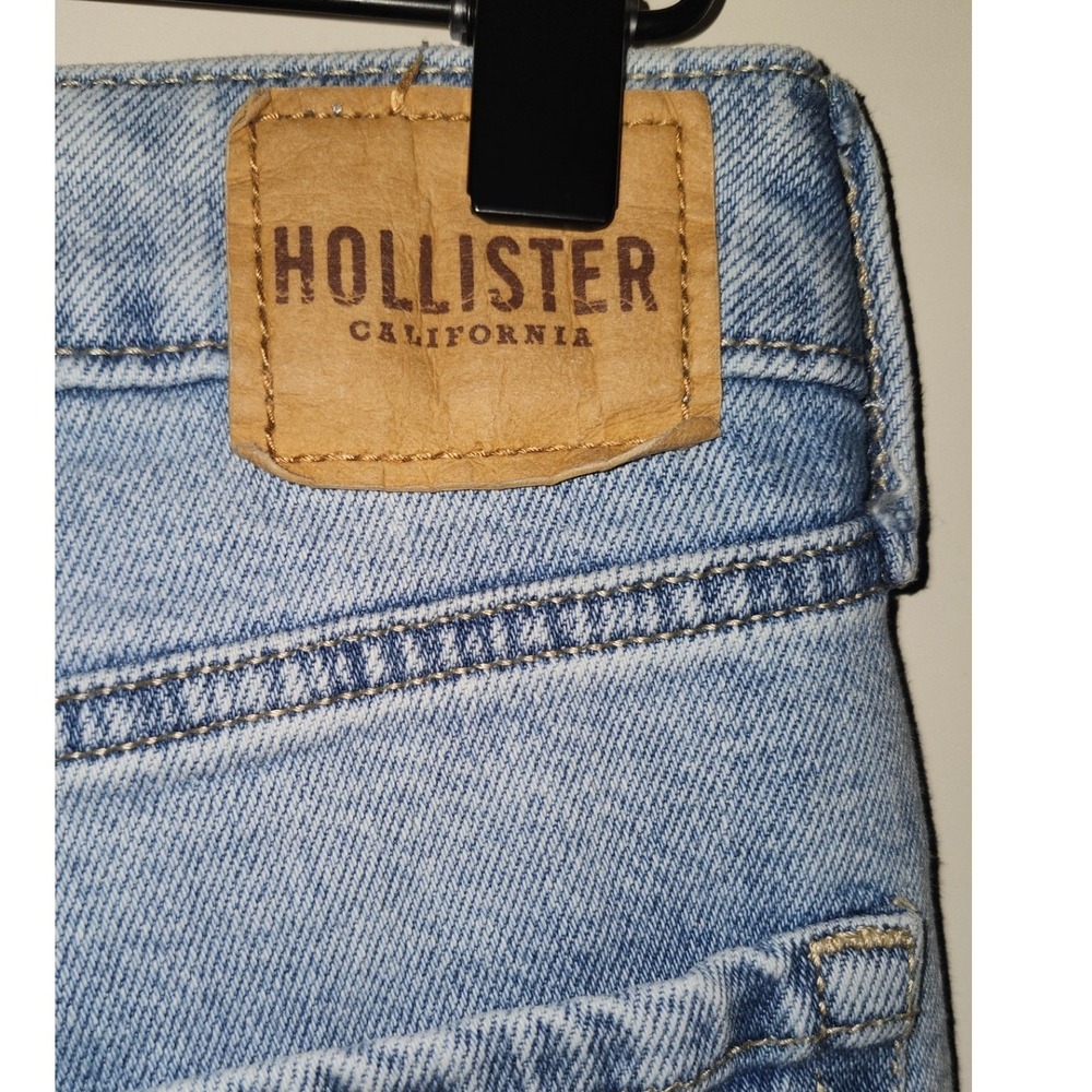 Hollister Ultra High-Rise Mom Jeans Light Wash Distressed Ripped Denim 2S W26S - Picture 4 of 4